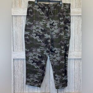 Time and Tru Women’s Green Camouflage Jogger Pants sz 1X 16/18